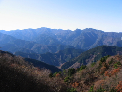 雄大な丹沢山塊