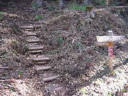 日向山への登山口