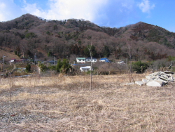 右手にこれから歩く稜線を見る