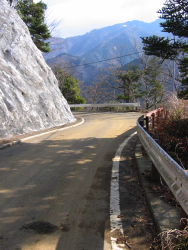 ここから舗装された道路