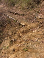 崩落した登山道