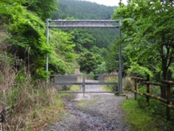 西山林道に通じるゲート