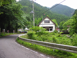 青山荘が見えてきた