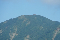 塔ノ岳山頂の尊仏山荘