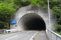 青山トンネル