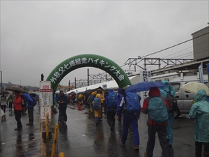 朝からガッツリ雨が降っています...