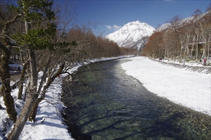 焼岳もキレイに見えてる。...