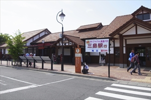 河口湖駅に集合でした。9時半に...