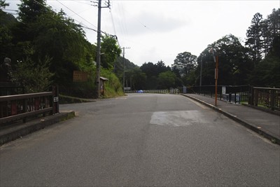 まずは、鐘ヶ嶽登山口に向かいま...