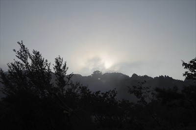 もうすぐ、太陽が出てくる。また...