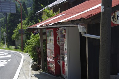 バス停からちょっと離れた所に自...