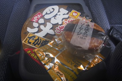 で、結局、車の中で昼食・・・。...