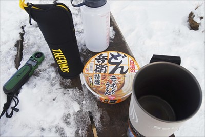 さぁ、昼食です。あっ！　コンビ...