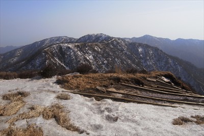 丹沢山方面、塔ノ岳まで見える。...