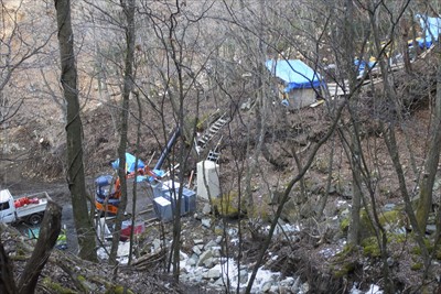 なんか工事している。登山道の工...