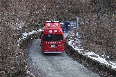 指揮車もいる。事故か？　この先...