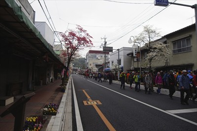 小川町に到着して、七峰縦走の列...