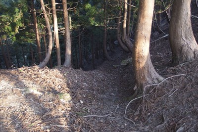 公式マップによると、木地山峠を...