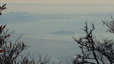 こっちは江ノ島。その奥には三浦...