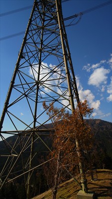 春岳山から15分程度で11号鉄...