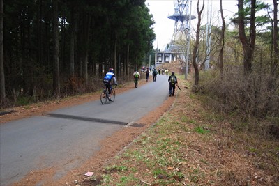 堂平山から下って一度舗道に出て...