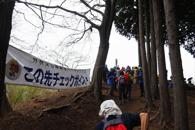 定峰峠から１時間ほどで大霧山チ...