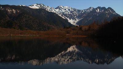 大正池からの穂高連峰。...