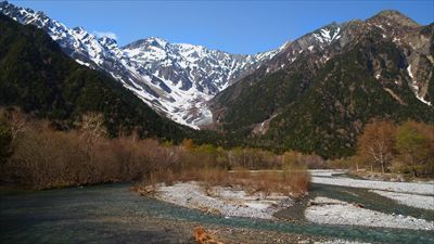 岳沢のベストビューポイントを越...