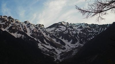 朝の散歩で梓川まで出てみた。...