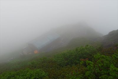 山頂を踏んだら、この後天気の回...