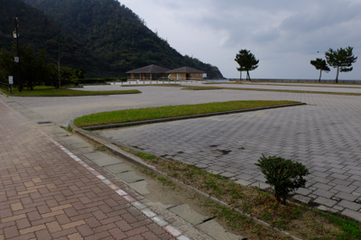 少し進むと大谷海岸の駐車場があ...