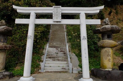 岩戸神社。階段がハンパねぇ角度...