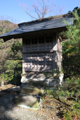 雷神社到着。なんともかなり特異...