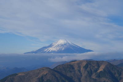 富士山が空中に浮かんでいるよう...