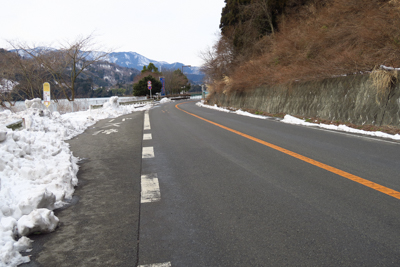 あとは車道を北に進んで・・・...