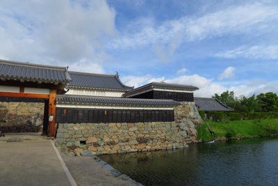 諏訪湖の辺りを走っている時は雨...