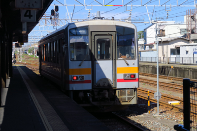 一両編成の小さい車両でまずは南...