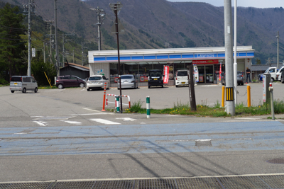 あっ！　コンビニだ。公式マップ...