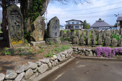 本当にこの辺りは庚申塔や石仏が...