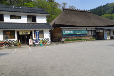 左が名産館、右が郷土館。地図を...