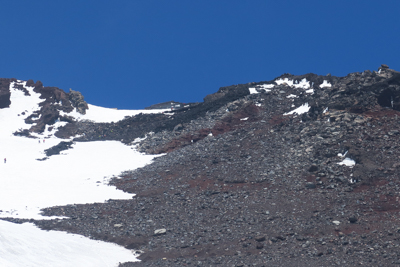 やっと山頂が確認出来た。でも山...