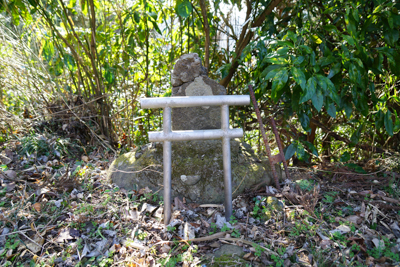 鳥居もある。...