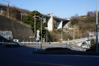 おっ！　新旧の小倉橋が見えてき...