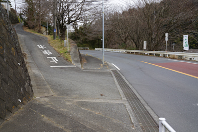 前回は大通りを真っ直ぐ進んだけ...