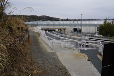 ・・・登山口に出た。しばし休憩...