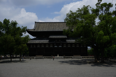 ・・・東寺に到着。正面に国宝の...