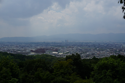 途中で京都の南側を一望できた。...