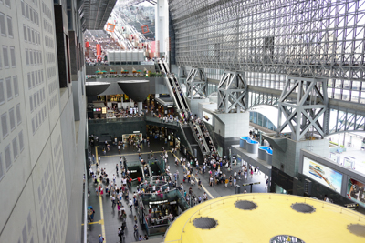 京都駅ってすげーな・・・。...