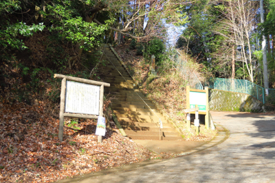 ここから山登りスタート。...