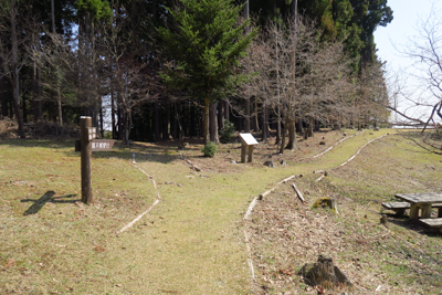 権現平到着。登山口からのんびり...